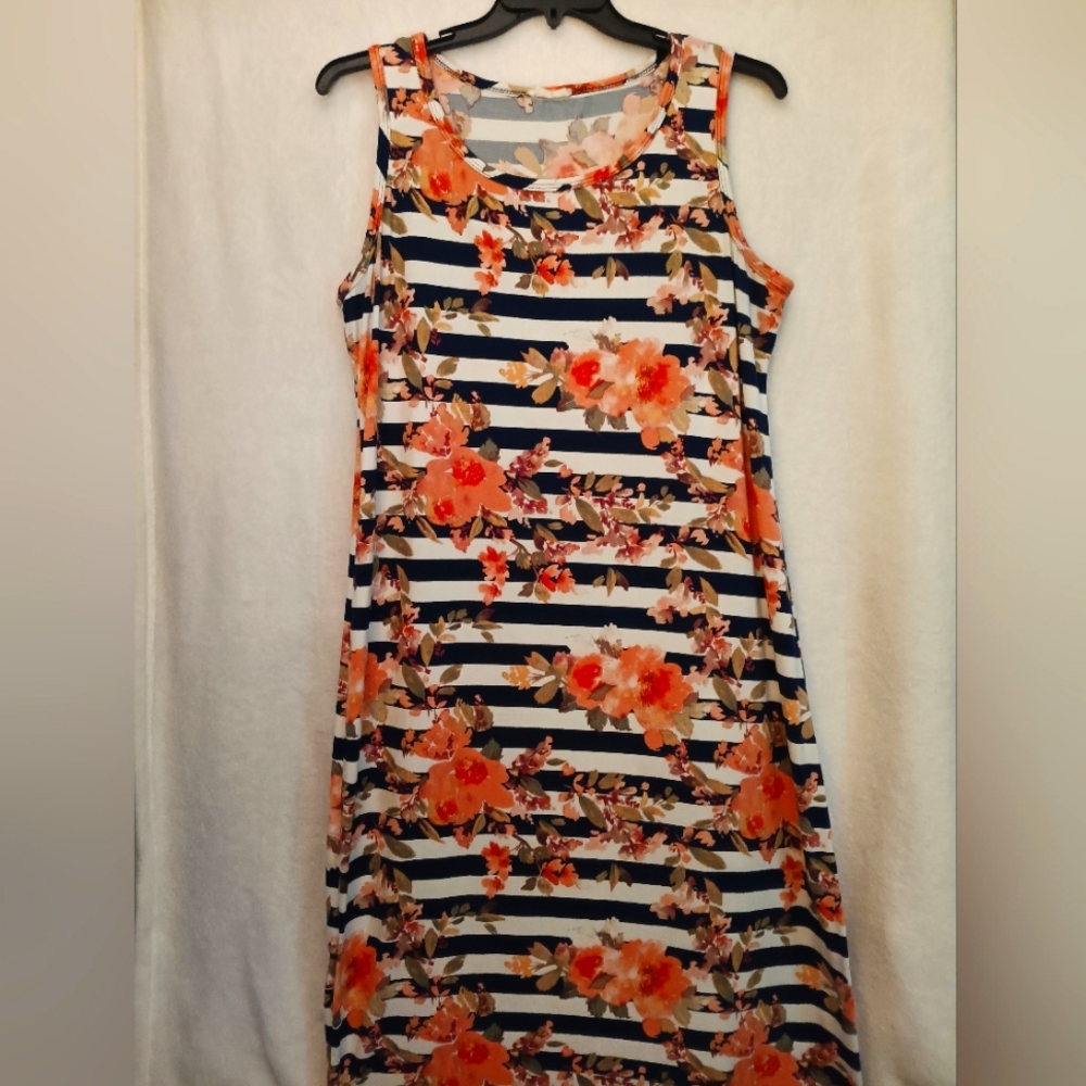 EUC. Floral sleeveless maxi dress. Size L.
